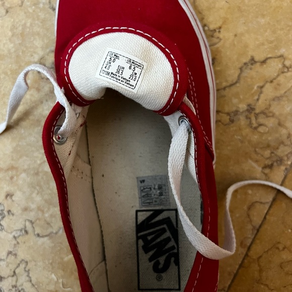 Red vans - Picture 3 of 3